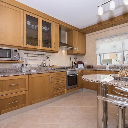 Casa Oliveira * לואה